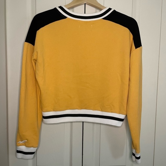 Hollister Retro Varsity Cropped Crewneck - Yellow & Black - Picture 3 of 4